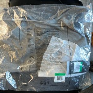 Womens Nike gray sports bra nwt $30 XL training workout